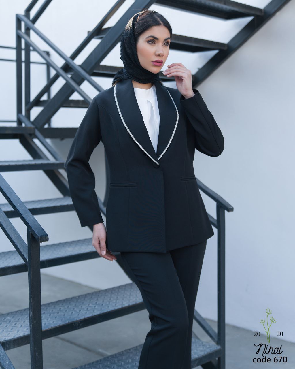 کت و شلوار زنانه مجلسی یقه مغزی دوزی شده