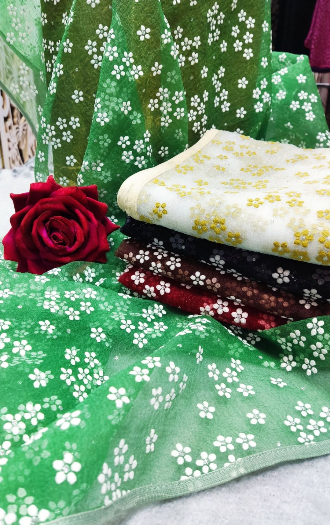 شال مجلسی طرحدار دور گان دوزی شده