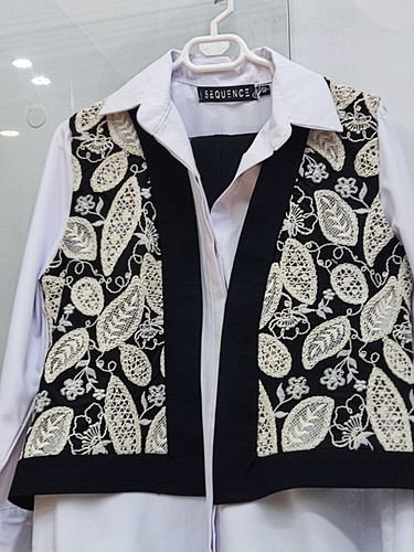 سه تکه جلیقه خامه دوزی به همراه شلوار دمپا و شومیز سفید