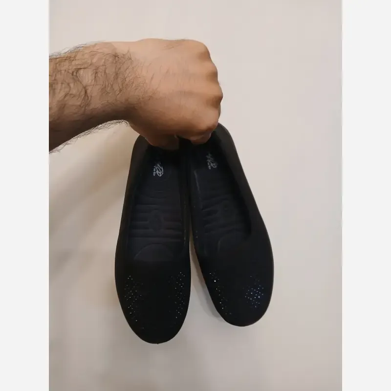 کفش راحتی زنانه نگین دار مشکی سبک روزمره زیره PU
